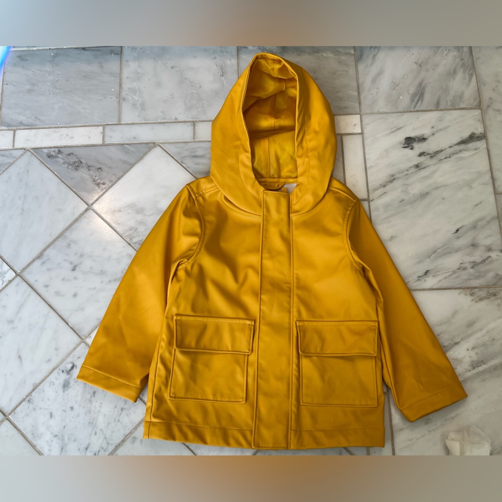 Old Navy Raincoat toddler boys size 2T, yellow